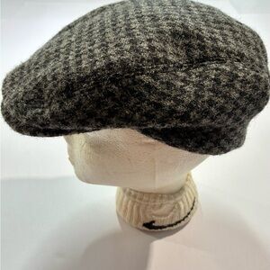 L.L. Bean Harris Tweed Wool Gore Tex Houndstooth Flat Cap Size M Grey/Black